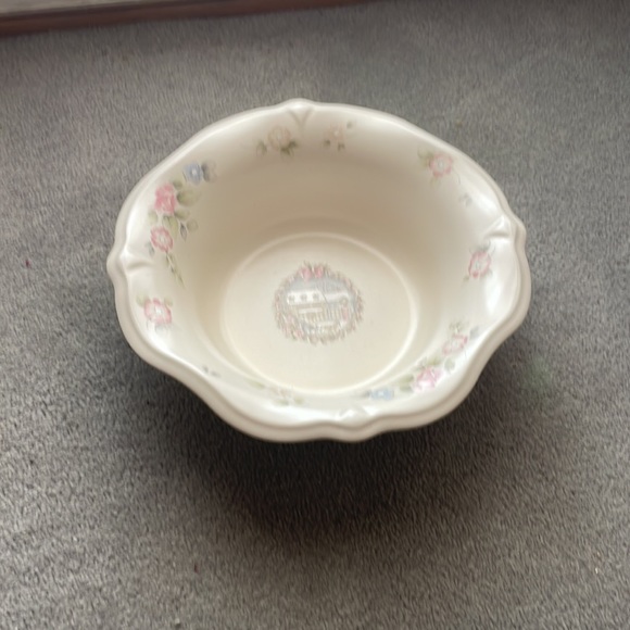 Pfaltzgraff Tea Rose Scalloped Edge Holiday Serving Bowl Plate - Picture 2 of 9